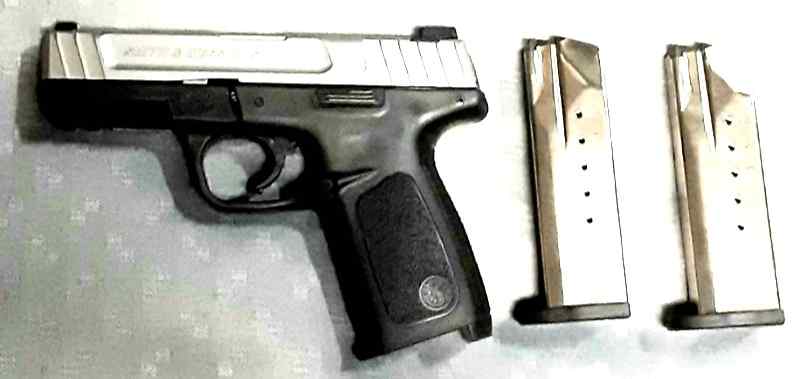 FT/FS S&amp;W sd40ve exc. Cond. 50 rds ammo