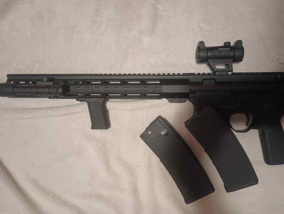 AR15 Stag Arms rifle / Has many upgrades done