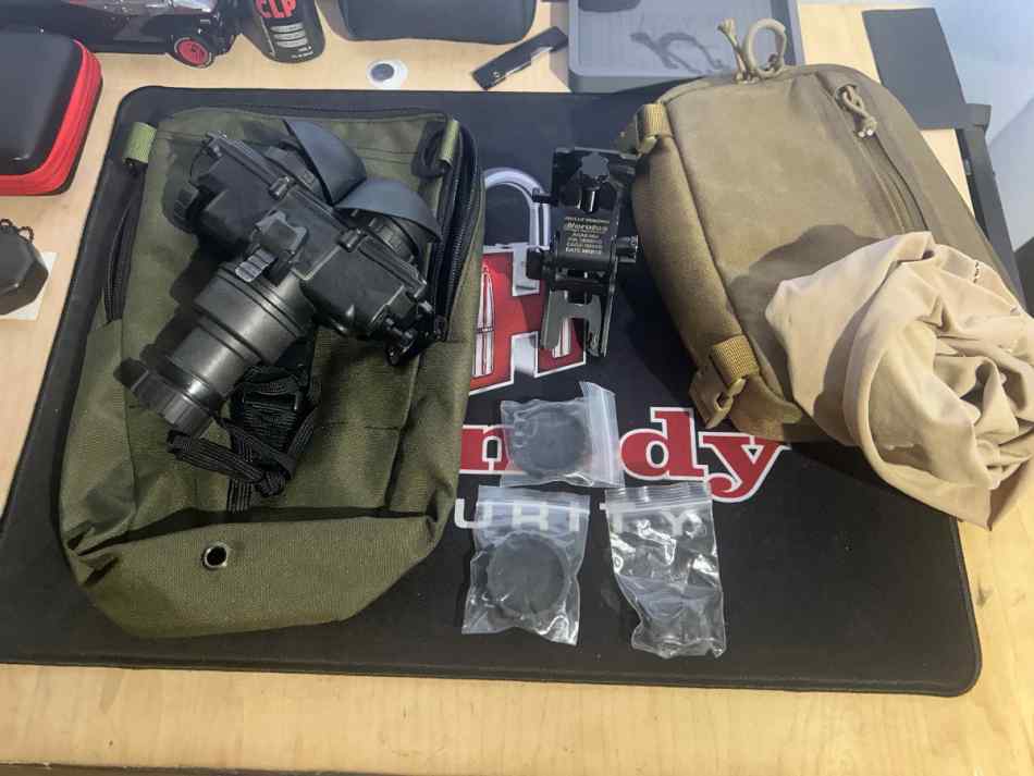 Pvs -7 night vision with Mount 