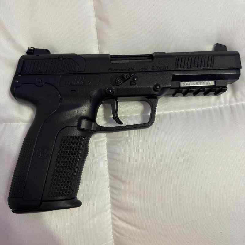 [WTS/WTT] FN Five Seven 5.7
