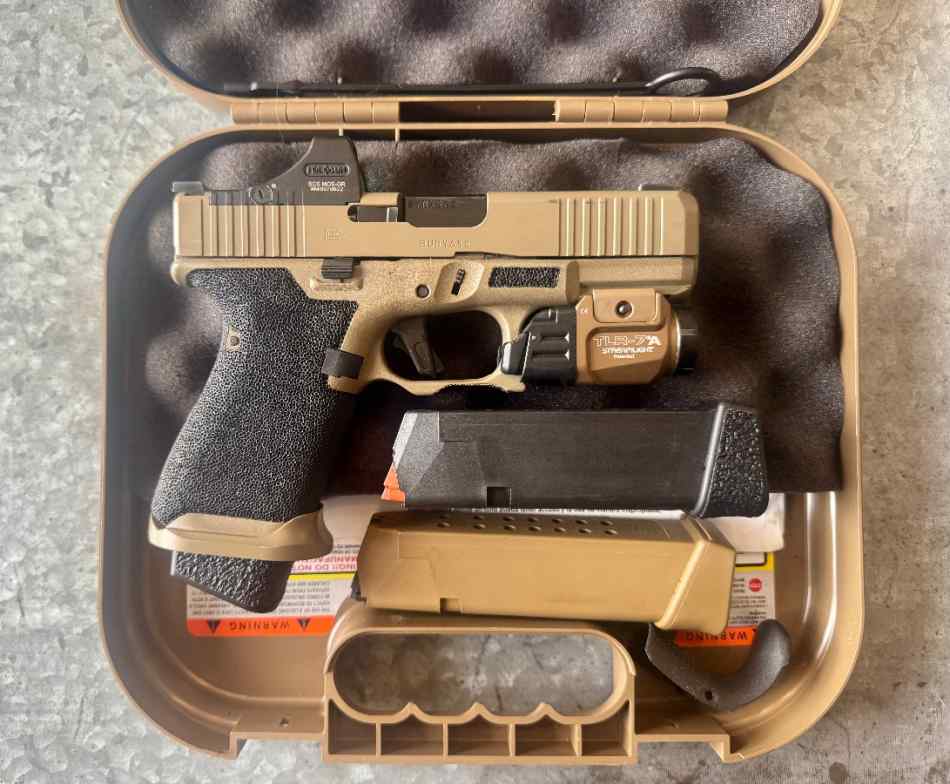 Glocka 19 Gen 5 Halosun SCS Red dot and TLR-7A wea