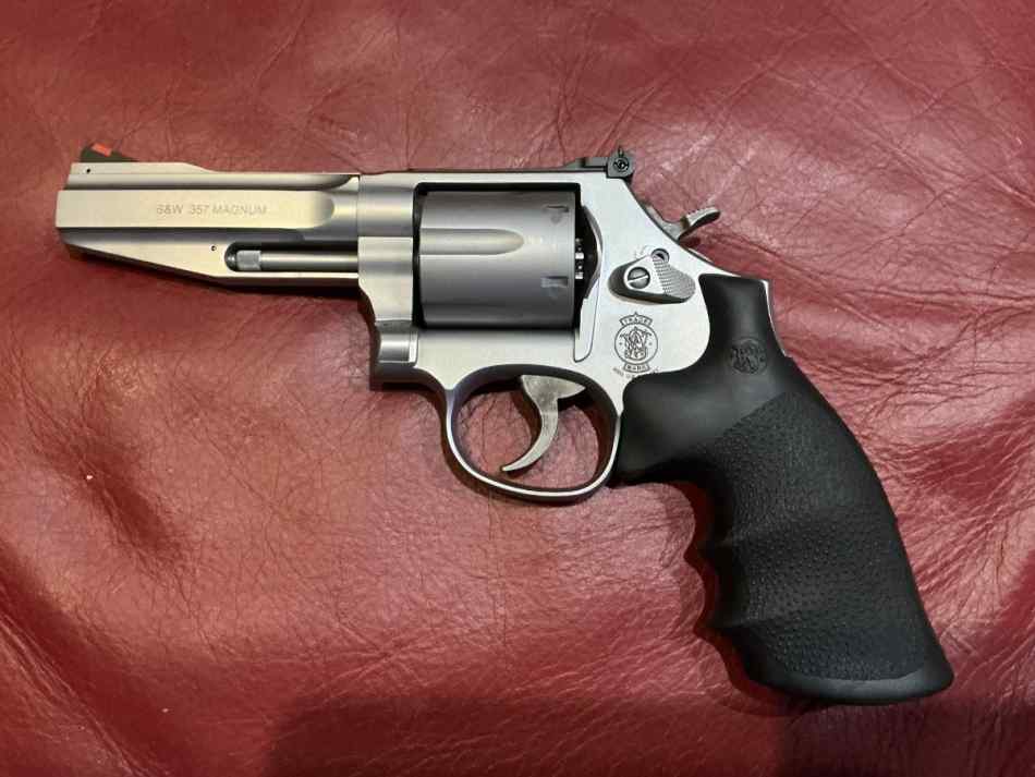 S &amp; W MODEL 686-6 PRO SERIES .357 MAG