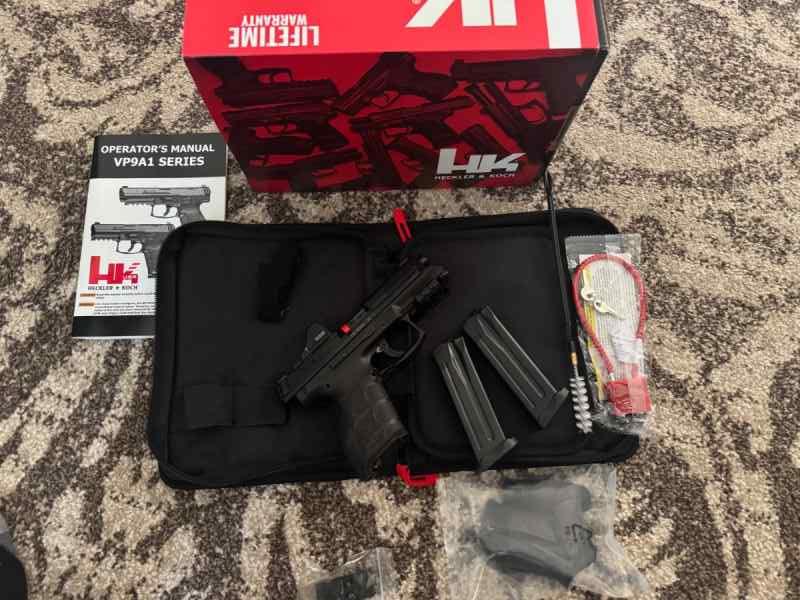 Heckler &amp; Koch VP9K with Holosun 