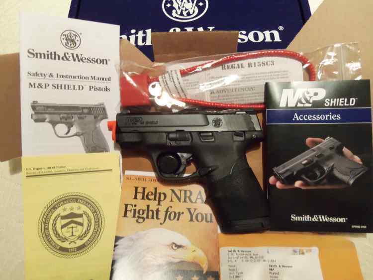 Smith & Wesson M&P 40 Shield..jpg