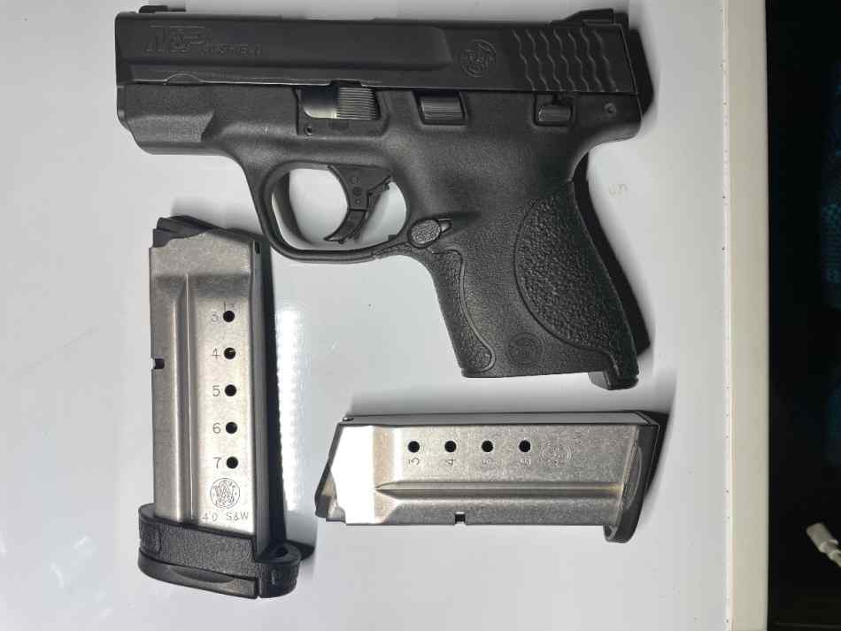 Smith &amp; Wesson 40 cal