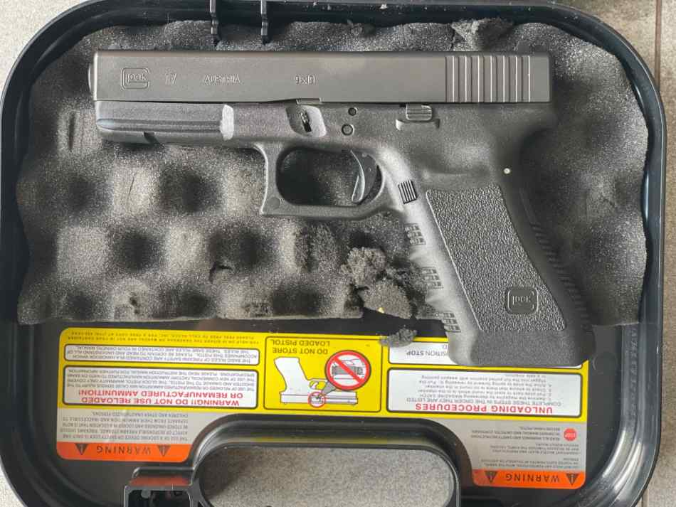 F/S Glock 17 Gen 3 9mm - Excellent Condition