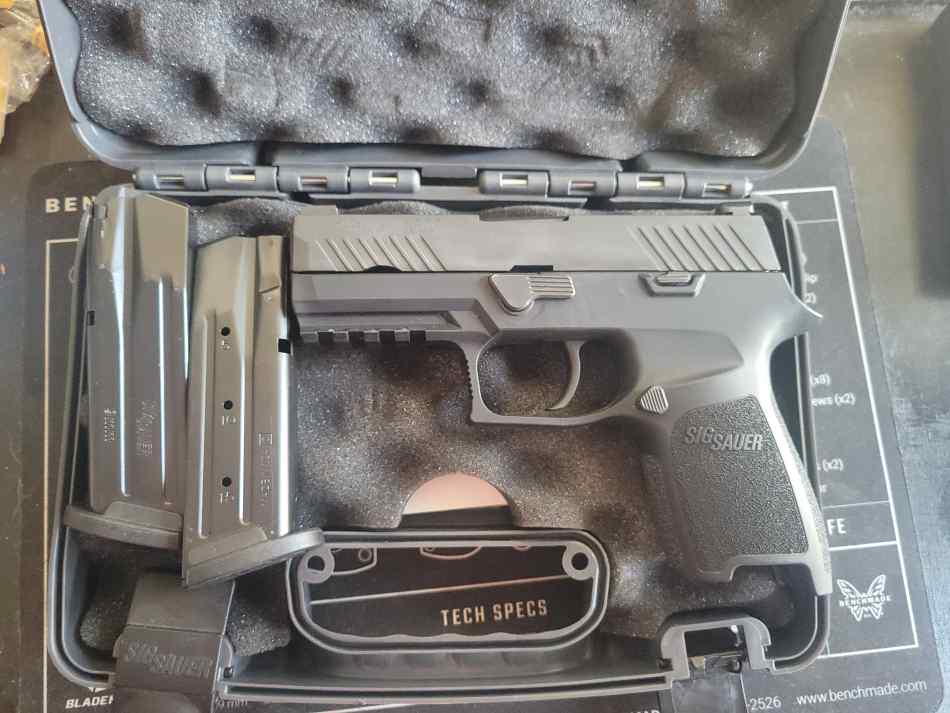 Sig P320 Compact w/night sights