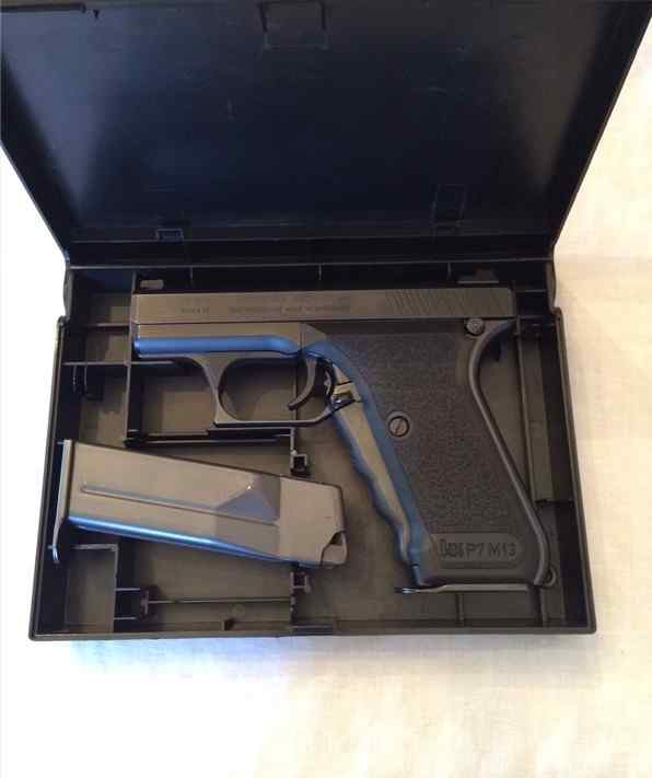 Heckler & Koch P7M13 9mm.4 (2).jpg