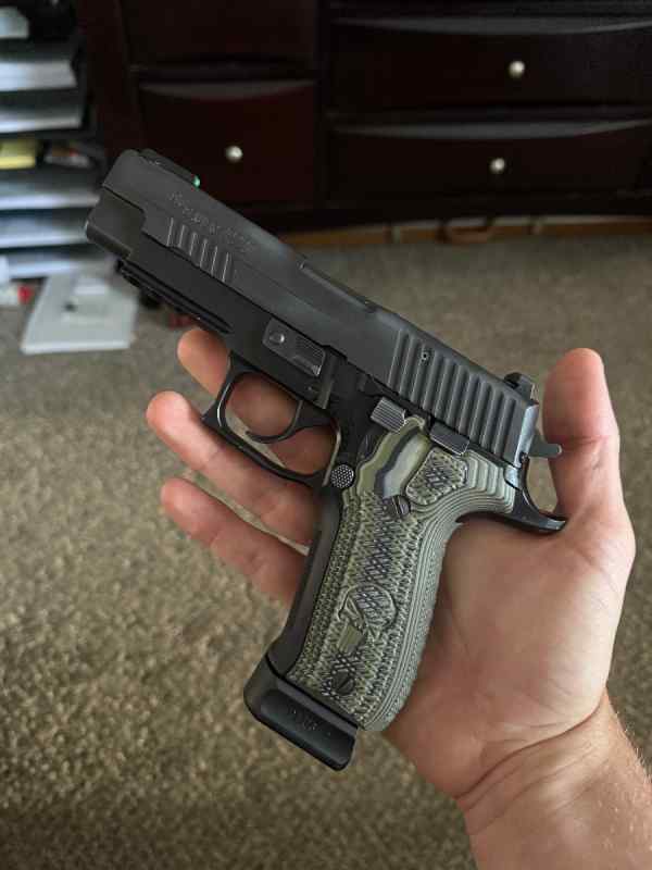 Sig P226 40cal Wood Punisher Grips