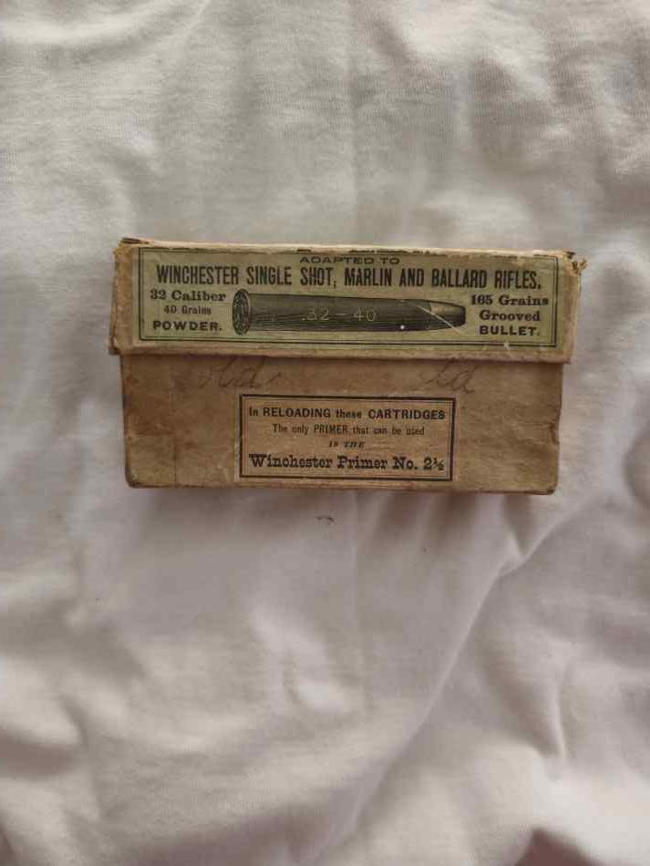 Vintage 32-40 Winchester repeating arms ammo 