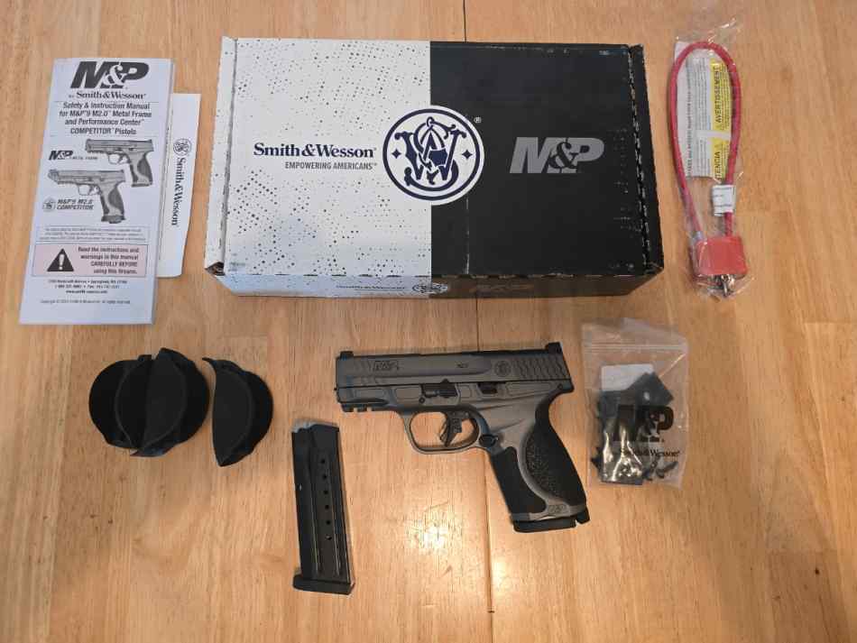 Smith &amp; Wesson M&amp;P M 2.0 Metal Compact Pistol GRAY