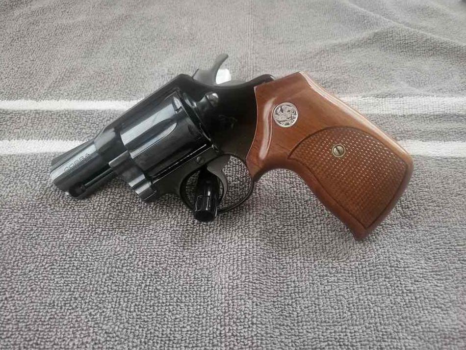 Vintage 1976 Colt Cobra - Colt Blue - .38 Special 