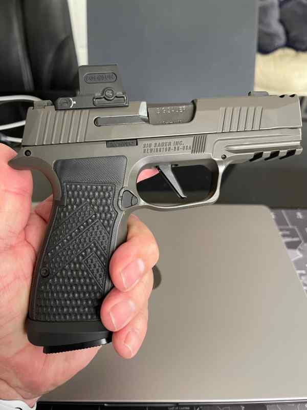 Sig Sauer P365 AXG Legion 9mm, Holosun EPS