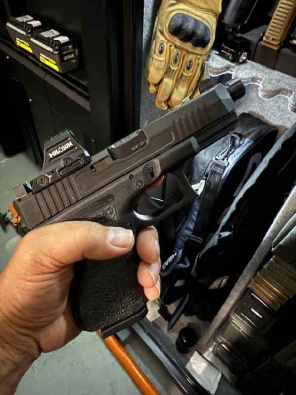Glock-19 Gen-3,Threaded barrel/Red Dot sights
