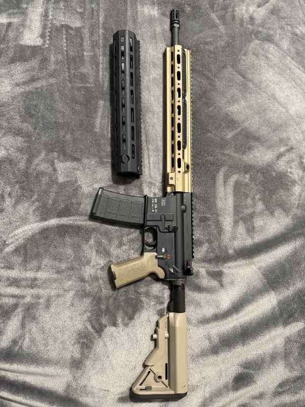 HK MR556A1