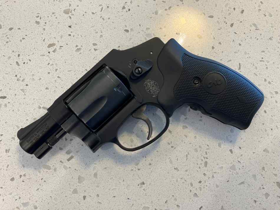 S&amp;W 442 Airweight - Crimson Laser Grip