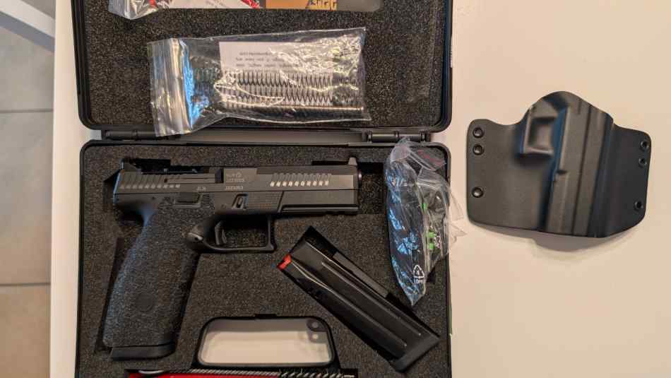 CZ P-10 F