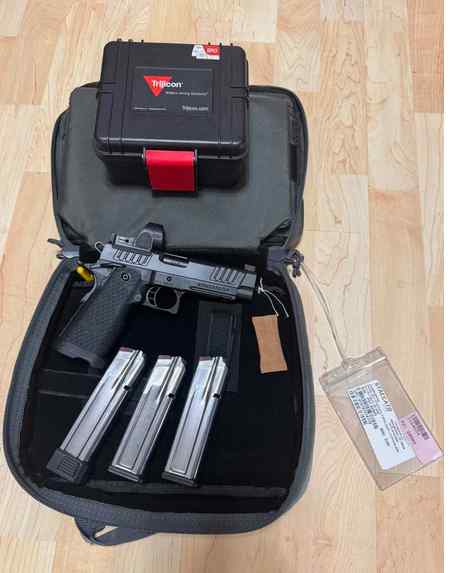 Staccato p, trijicon SRO, 3 mags, Vulcan machine
