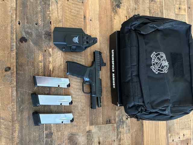 Springfield Hellcat Pro Comp w/ optic