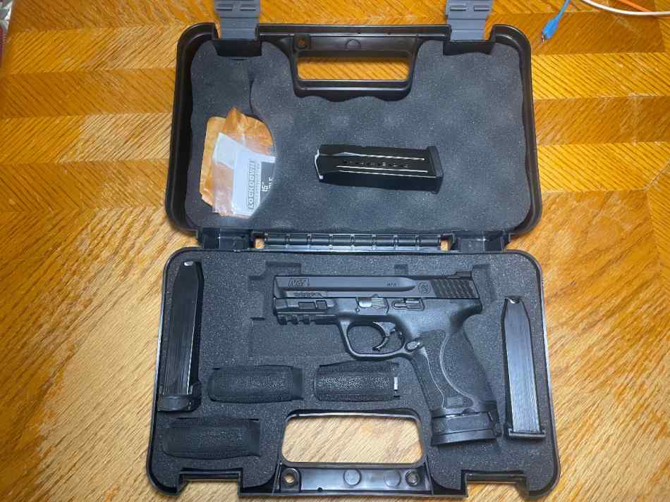 M&amp;P9 M2.0 Compact Pistol- Excellent condition