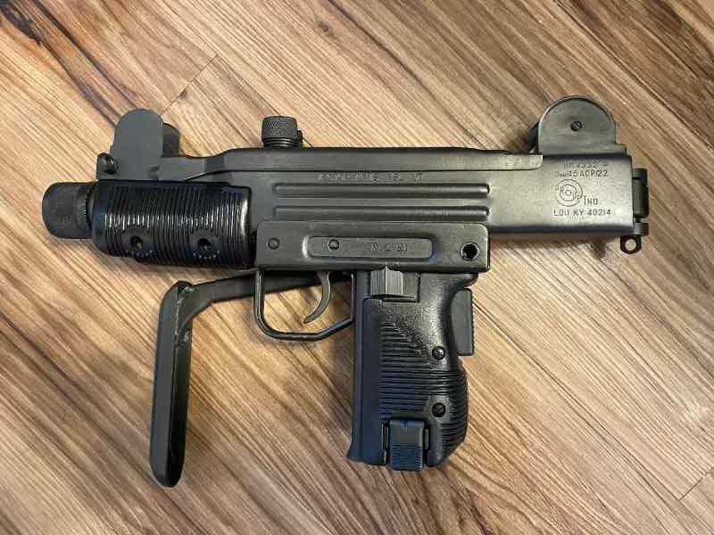 Uzi