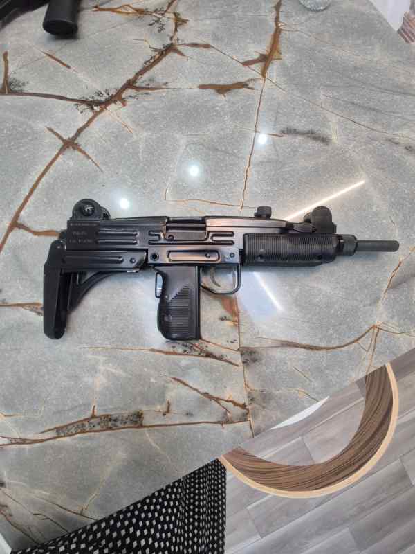 Uzi sun machine gun