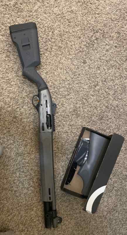 Beretta 1301 Gen 2 like new with extras