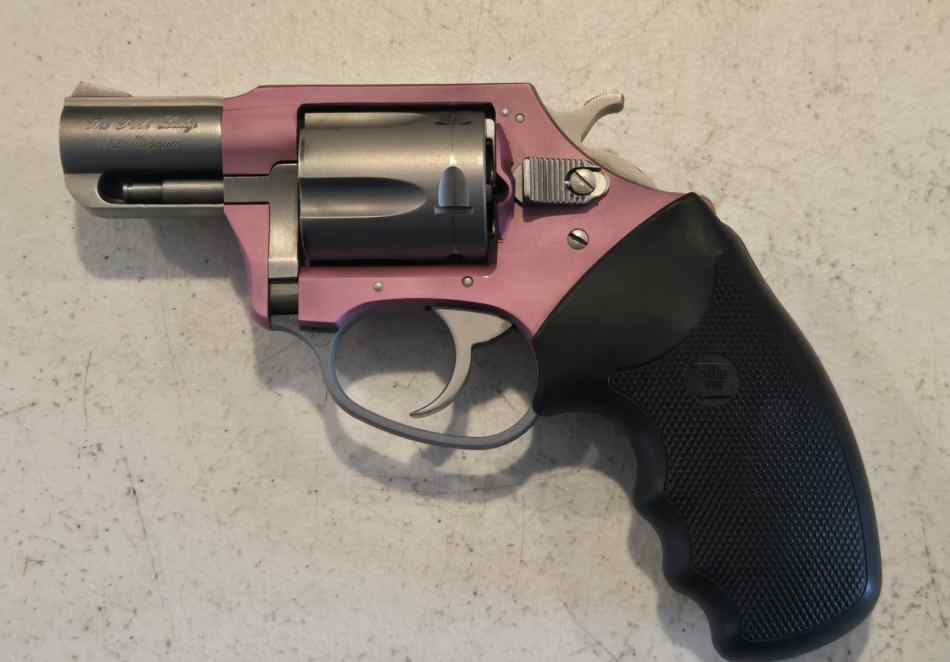 Revolver .32 Magnum Pink Lady charter arms
