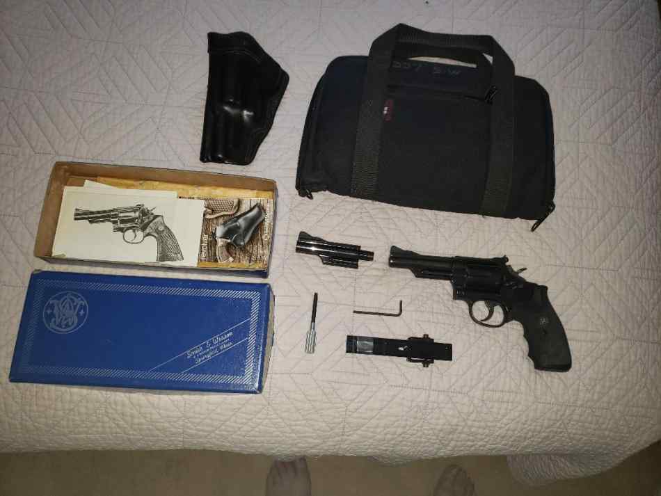 SMITH &amp; WESSON 19-4  &amp; EXTRAS