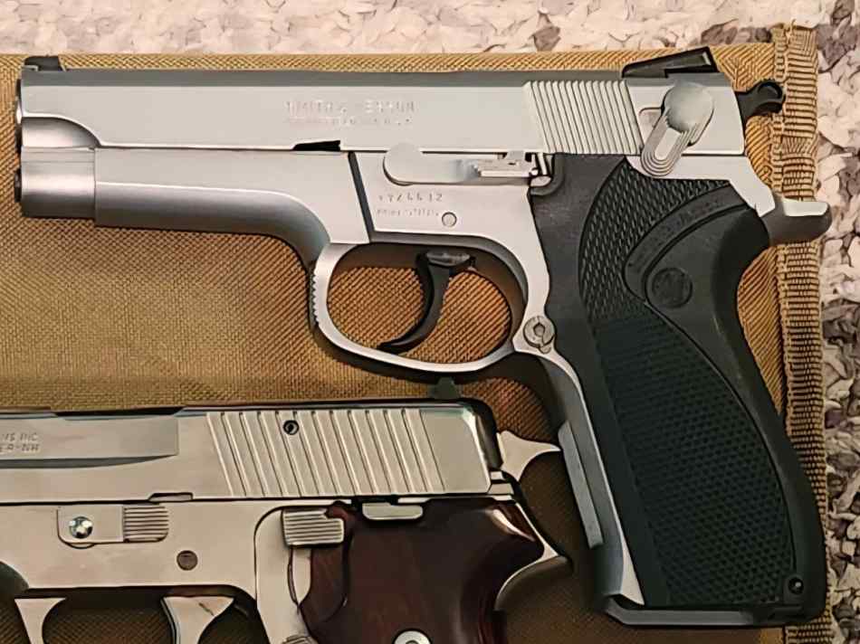 Smith and Wesson 5906