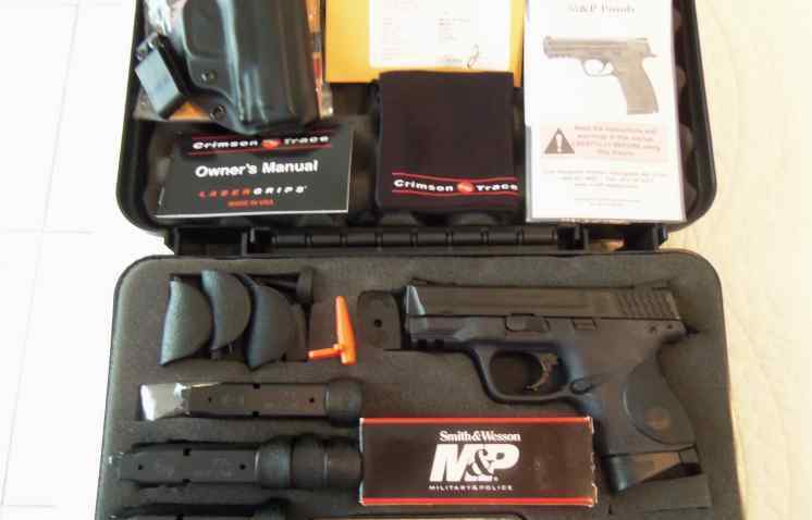 S&amp;W M&amp;P 40c With M&amp;P Knife