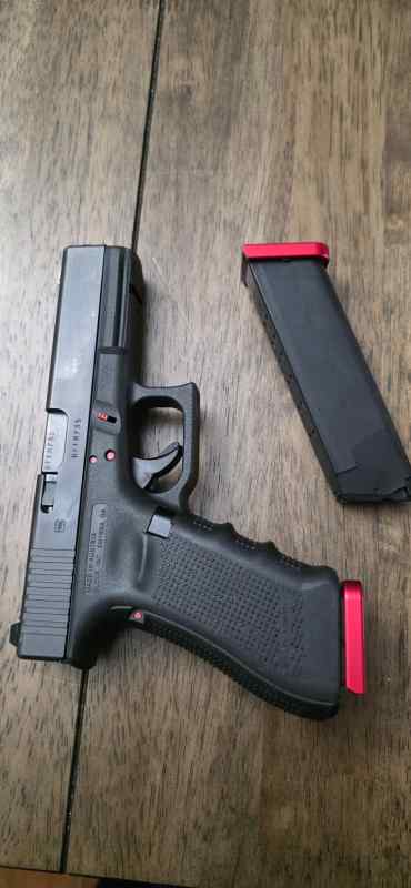 Glock22_3.jpg