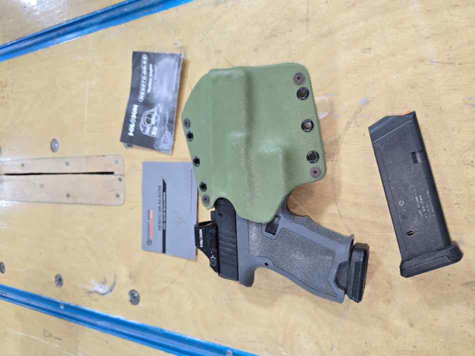 Dagger w Holster.jpg