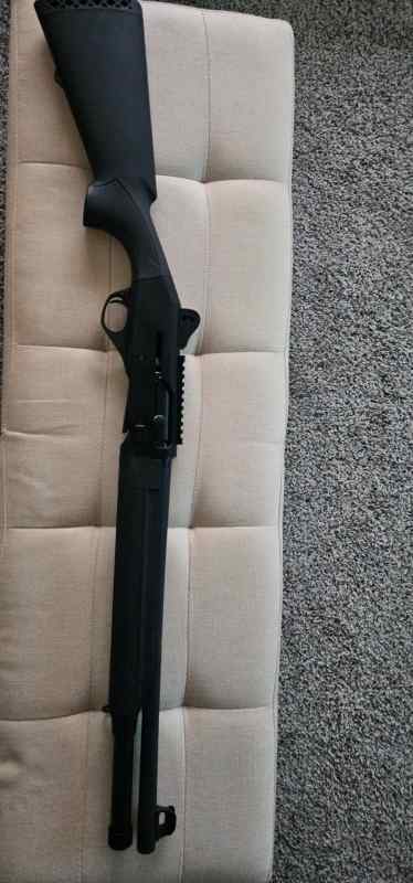 Semi auto 12 gauge shotgun 