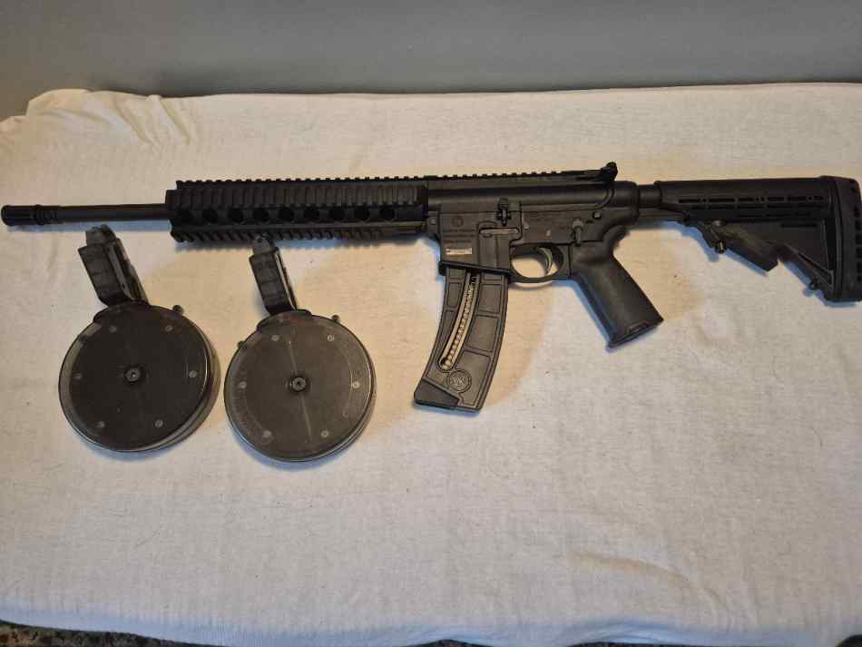 S&amp;W M&amp;P 22 LR 