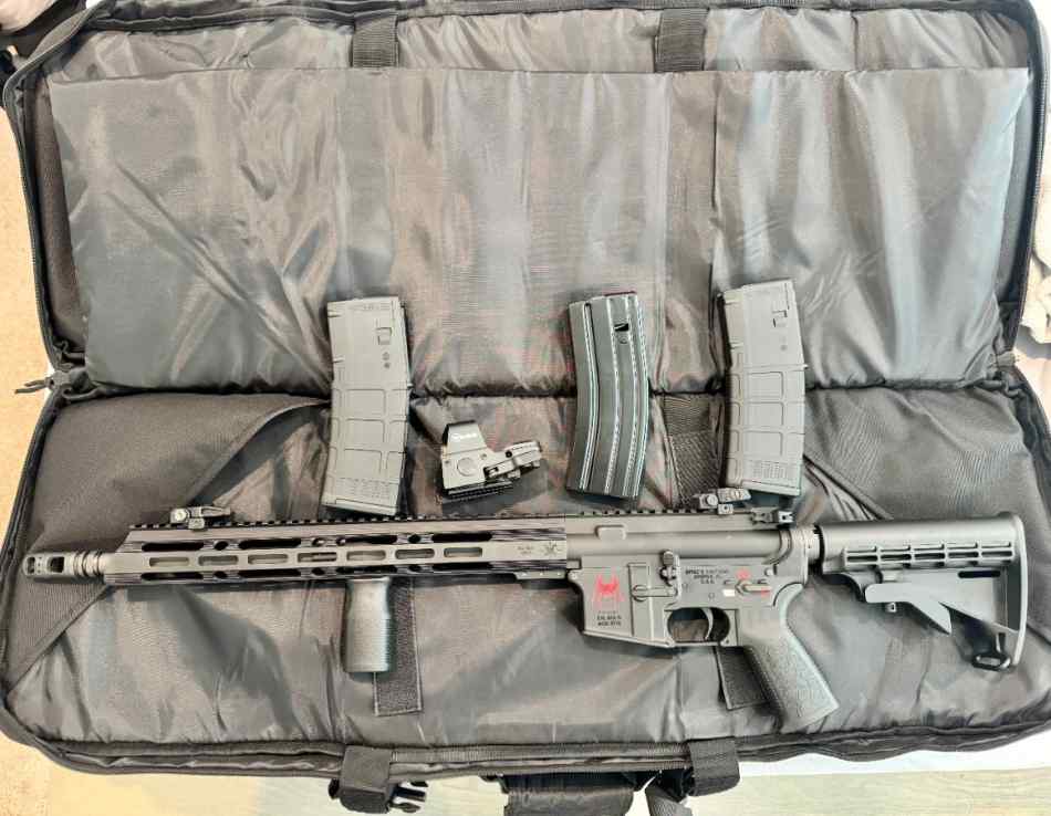 Spykes AR-15 with Accessories, Like New!