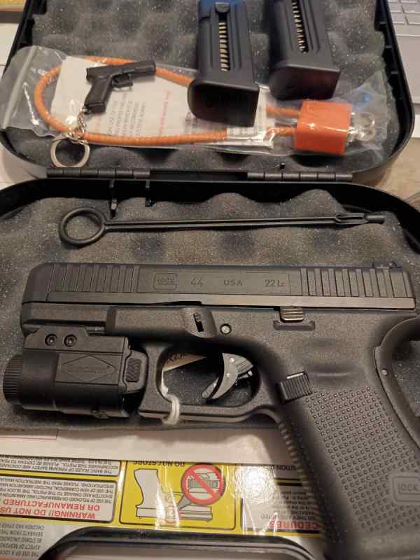 PRE OWNED GLOCK 44 .22LR PISTOL