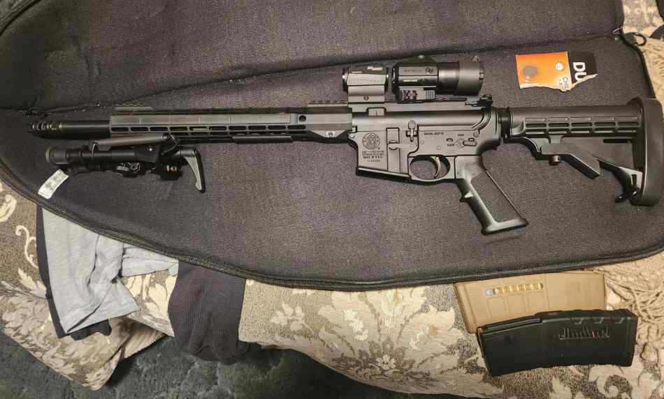 S&amp;W M&amp;P AR15 with Extras