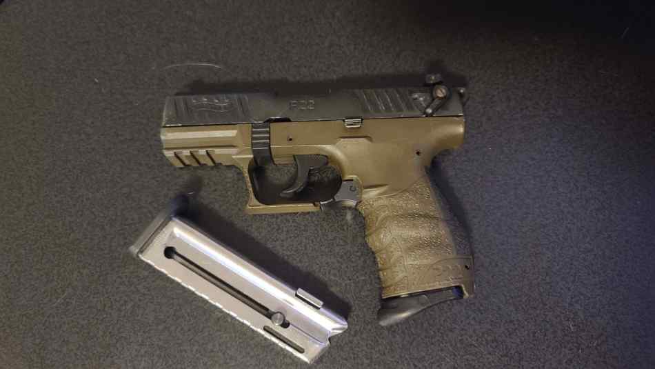 Walther P-22